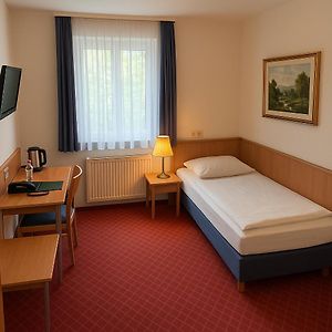Zimmer mit Kingsize-Bett