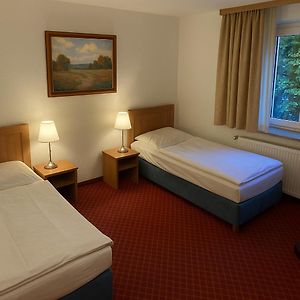 Zimmer mit zwei Einzelbetten